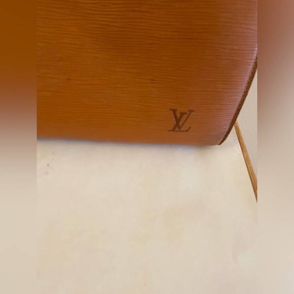 Authentic Louis Vuitton epi fawn large bag - Picture 2 of 10